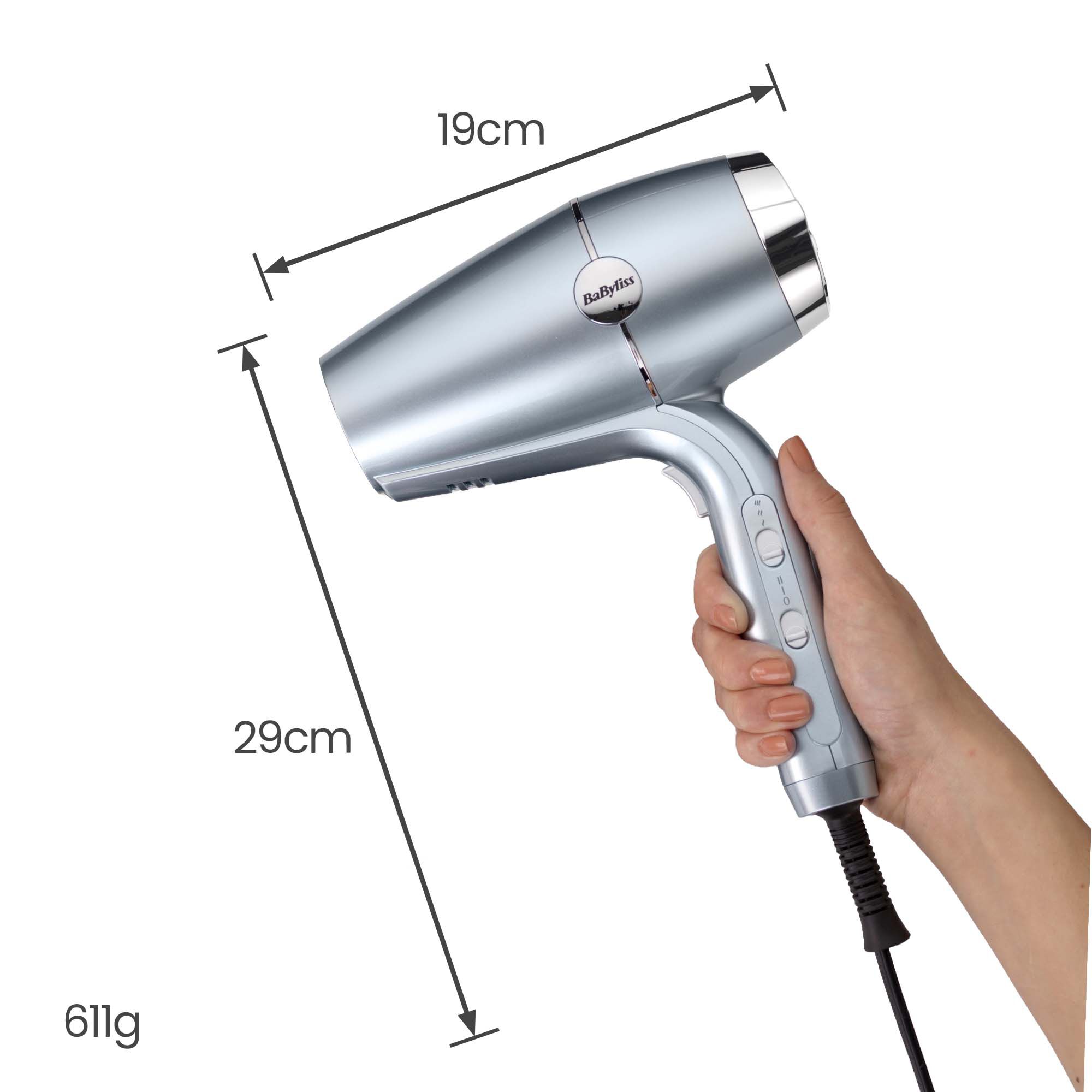 19cm x 29cm.  611g.